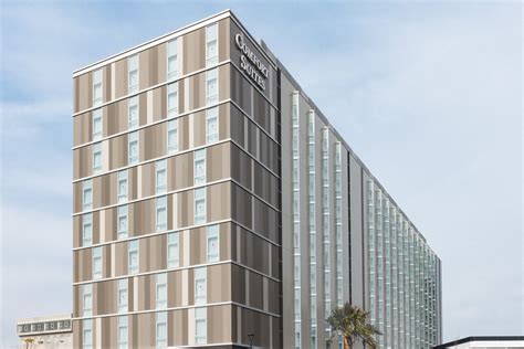 comfort suites tokyo bay